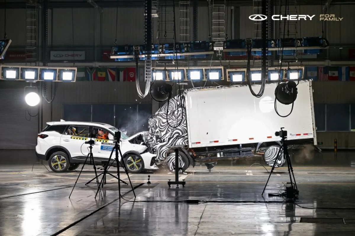 Chery Uji Tabrak TIGGO 7, Buktikan Sekaligus Kasih Paham Konsumen Soal Keamanan Mobil
