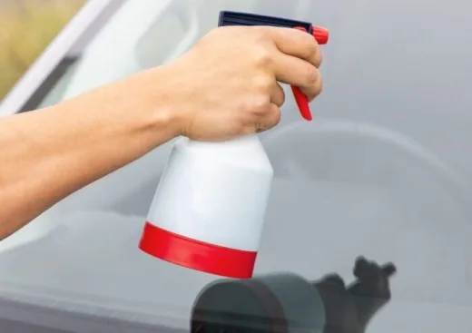 Ini Cara Mencuci Kaca Mobil yang Benar, Tak Cuma Bersih Tapi Juga Bikin Kinclong