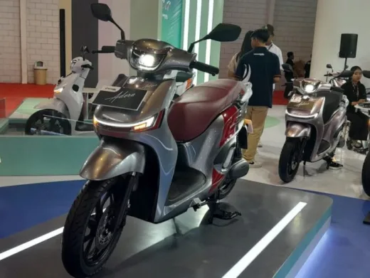 Melongok Sepeda Motor Listrik Adora di IIMS 2025, Banyak Pengunjung Tanya Subsidi Harga