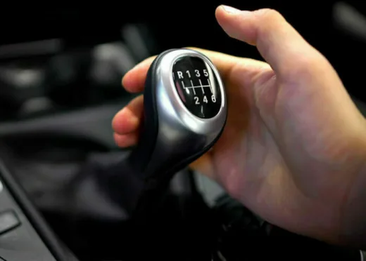 Ngeri, Ini Akibatnya Jika Oli Transmisi Mobil Manual Tak Diganti