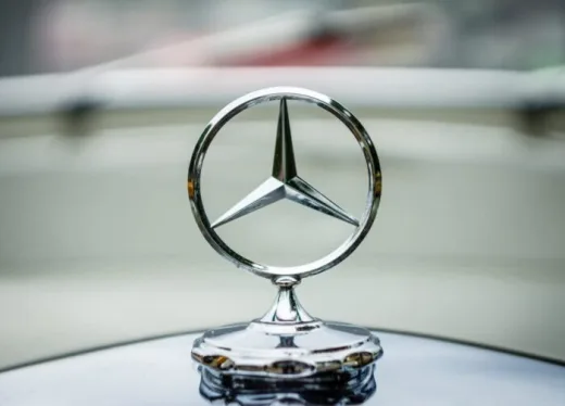 Mercedes-Benz, Tesla, dan BMW Jadi Merek Mobil Paling Berharga di Dunia Tahun 2025