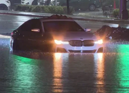 Lakukan Langkah Ini Jika Mobil Telah Terkepung Banjir di Perjalanan