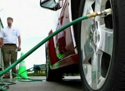 Ini Efek Buruk Mengisi Angin Ban Mobil yang Berlebihan
