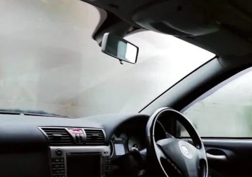 Ini Cara Mudah Mencegah Kaca Mobil Berembun