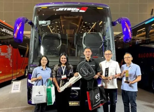 Hino Serahkan Unit Bus RM 280 ABS, Begini Testimoni Pemilik PO PHD Trans
