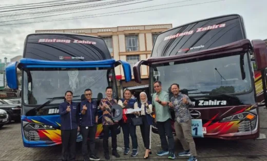 Hino Serahkan Dua Unit Bus RM 280 ABS ke PO Bintang Zahira Sulsel, Ini Kelebihannya