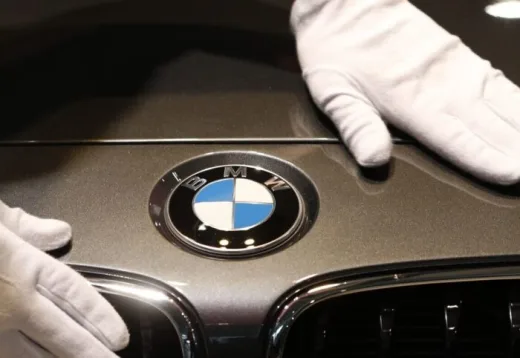 Sama-sama Anjlok, Januari – April 2025 Penjualan Ritel BMW di RI Ungguli Mercy