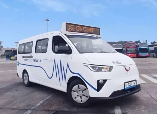 Wuling Uji Coba Mitra EV Jadi Layanan Microtrans Listrik Bersama TransJakarta