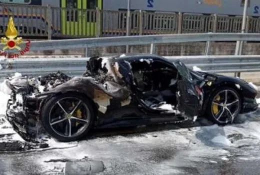 Ferrari Hybrid Rp 5,29 Miliar Hangus Terbakar Saat akan Ikut Balapan