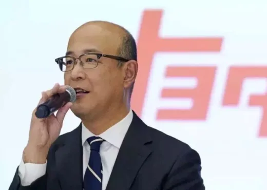Toyota Ganti CEO di Tengah Proyeksi Laba Bersihnya Merosot