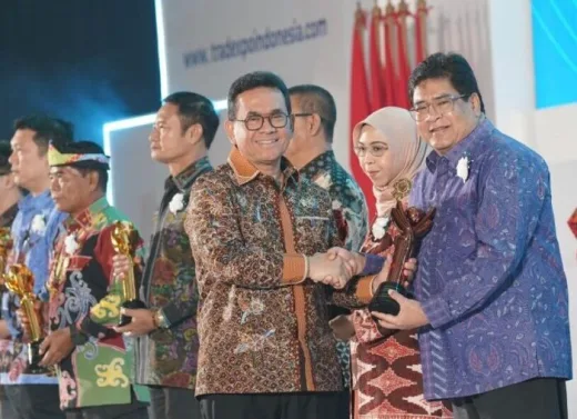 Tiga Dekade Lebih Gencar Ekspor, Toyota RI Diganjar Primaniyarta Lifetime Achievement Award