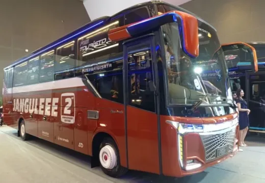 Bus Mercedes-Benz Indonesia Bukukan Pertumbuhan Penjualan 36,9 Persen di 2025/2026