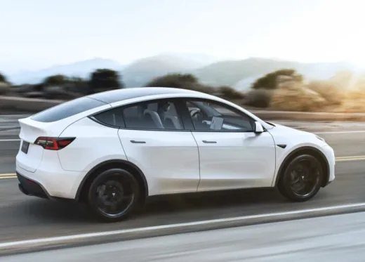 Semua Mobil Tesla Dilarang Parkir di Bandara Ini, Karena Dicurigai
