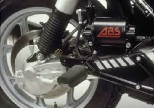 Studi Buktikan ABS Turunkan Kecelakaan Motor hingga 24 Persen, Perlu Diwajibkan