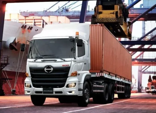 Hino Kuasai Pasar Truk Medium RI Selama 25 Tahun, di 2025 Genggam 56 Persen Pangsa Pasar