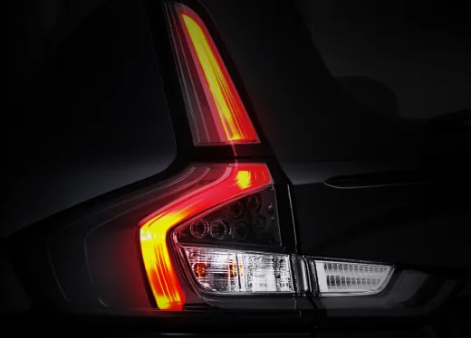 New XL7 Hybrid Alpha Kuro Meluncur 19 September Nanti, Harganya Segini
