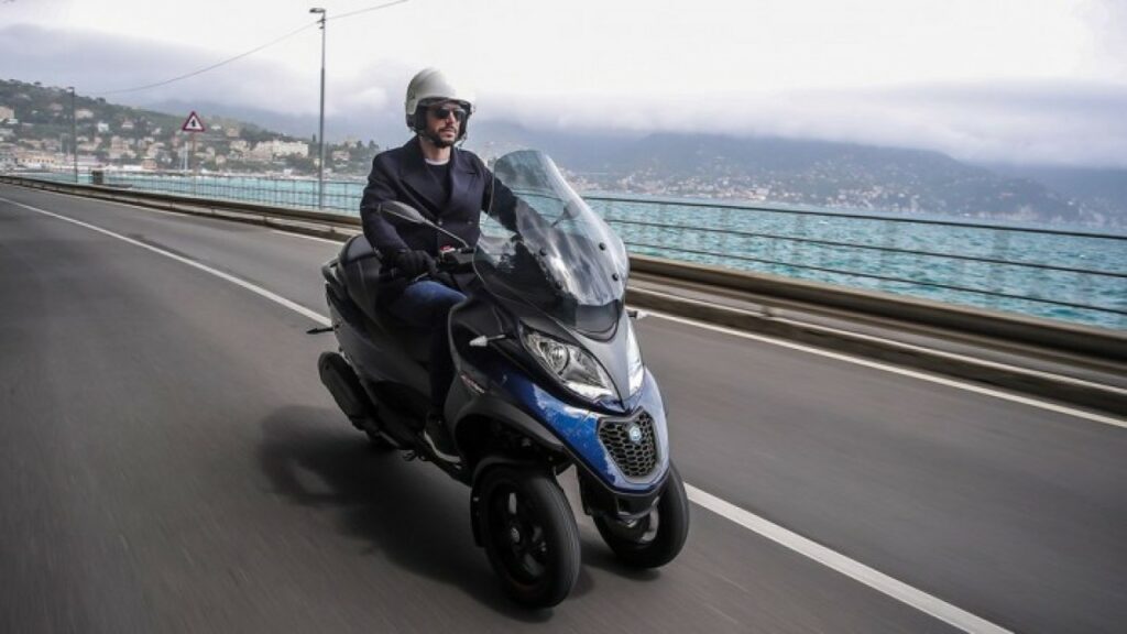 Kolaborasi Piaggio  dengan Autolive Bikin Airbag untuk Motor