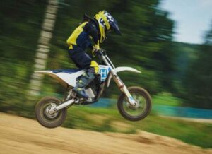 Motor Trail Listrik Husqvarna EE3, Gedor Pasar Dunia