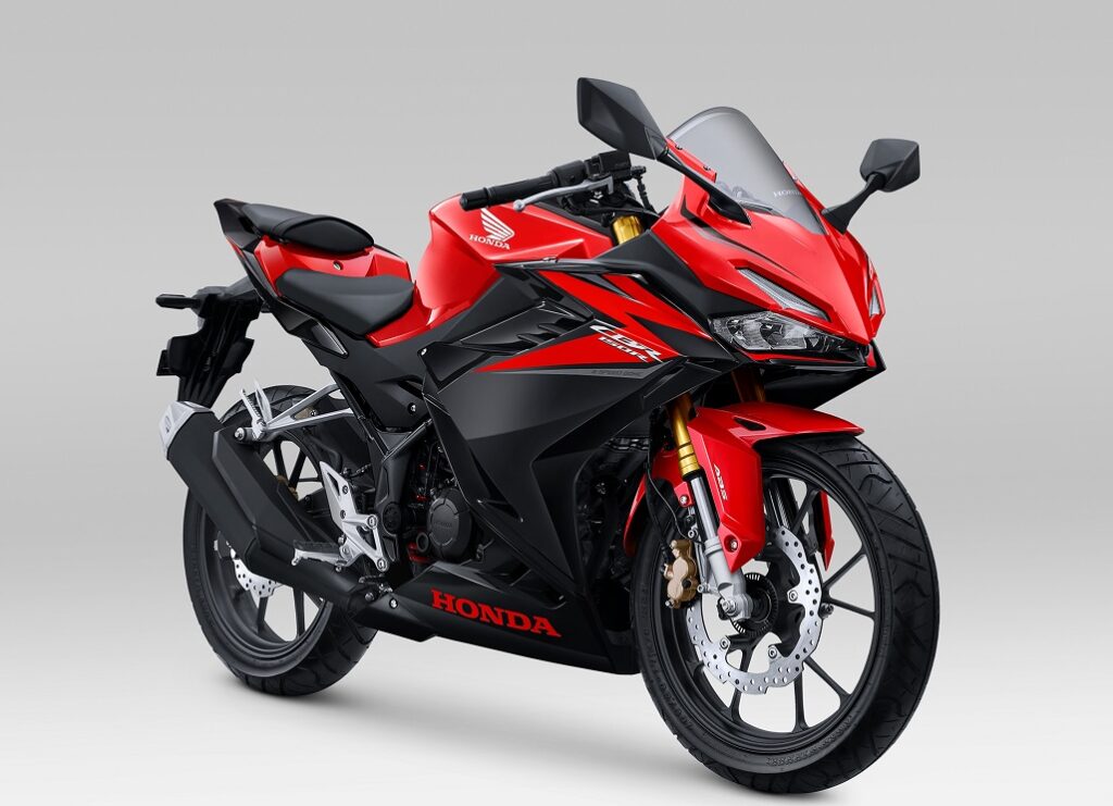 New CBR150R Berpenampilan Baru, Harga Mulai Rp 36,74 Juta