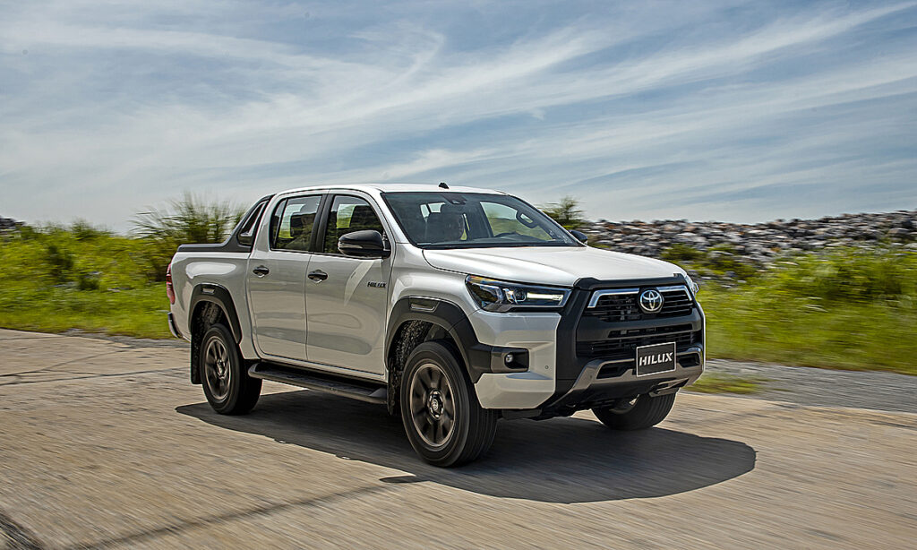Meski Jumlahnya Melorot, Toyota Hilux Masih Juara Penjualan Pickup Medium di Malaysia