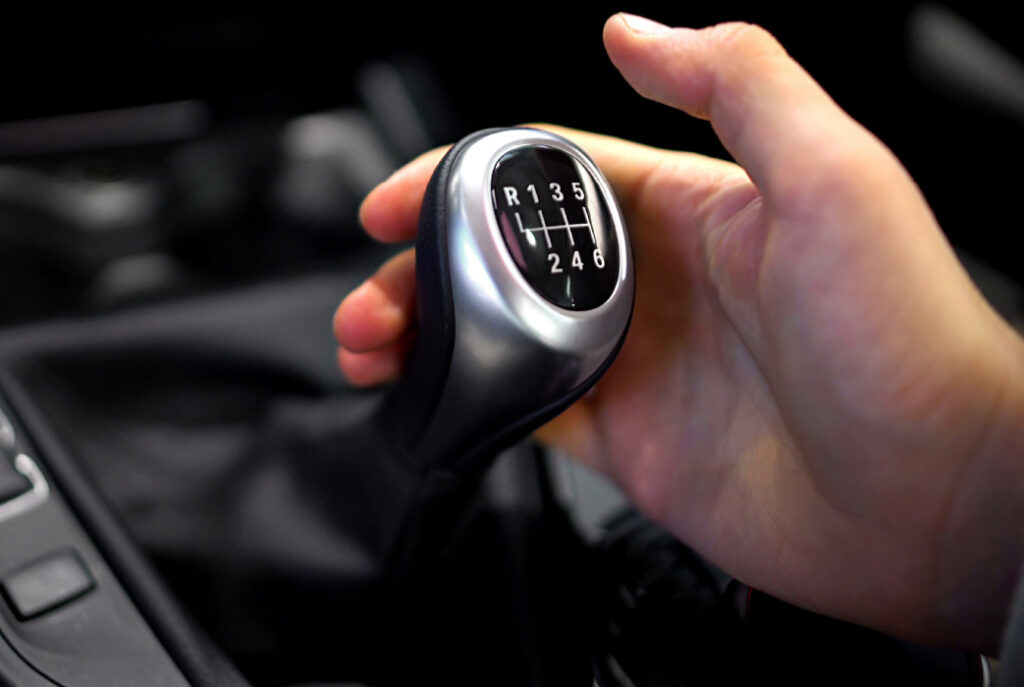 Ngeri, Ini Akibatnya Jika Oli Transmisi Mobil Manual Tak Diganti