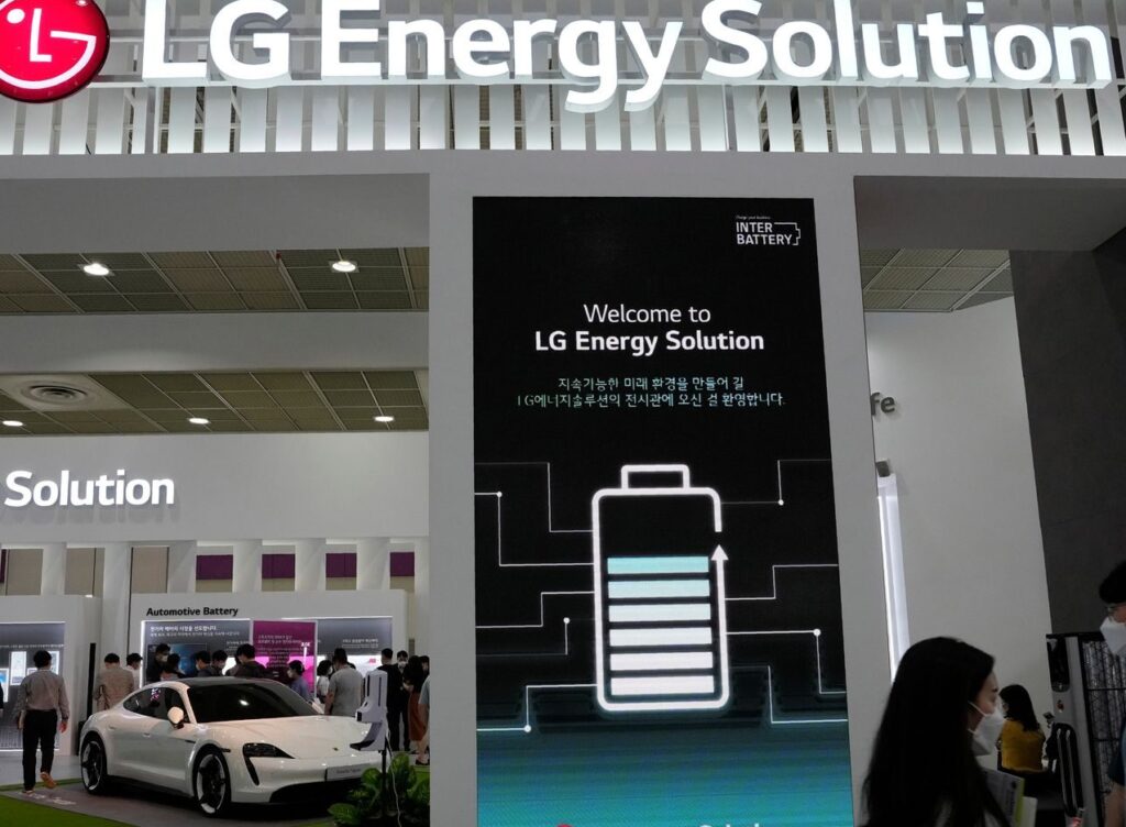 Kata Bahlil Jadi Investasi di RI, Jualan Baterai LG Energy Kini Disalip BYD