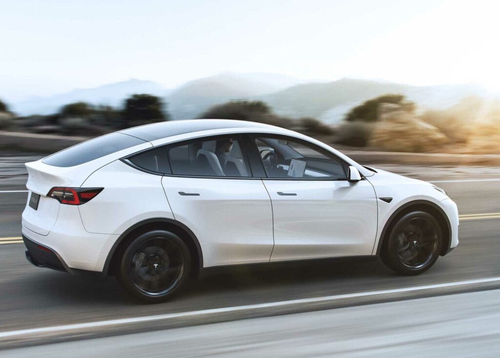 Januari – April 2024: di Cina, Tesla Model Y Bungkam BYD Seagull dan BYD Atto 3
