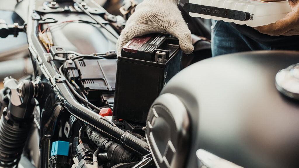 Ini Cara Menjaga Keawetan Aki Motor plus Mengenali Gejala Kerusakannya