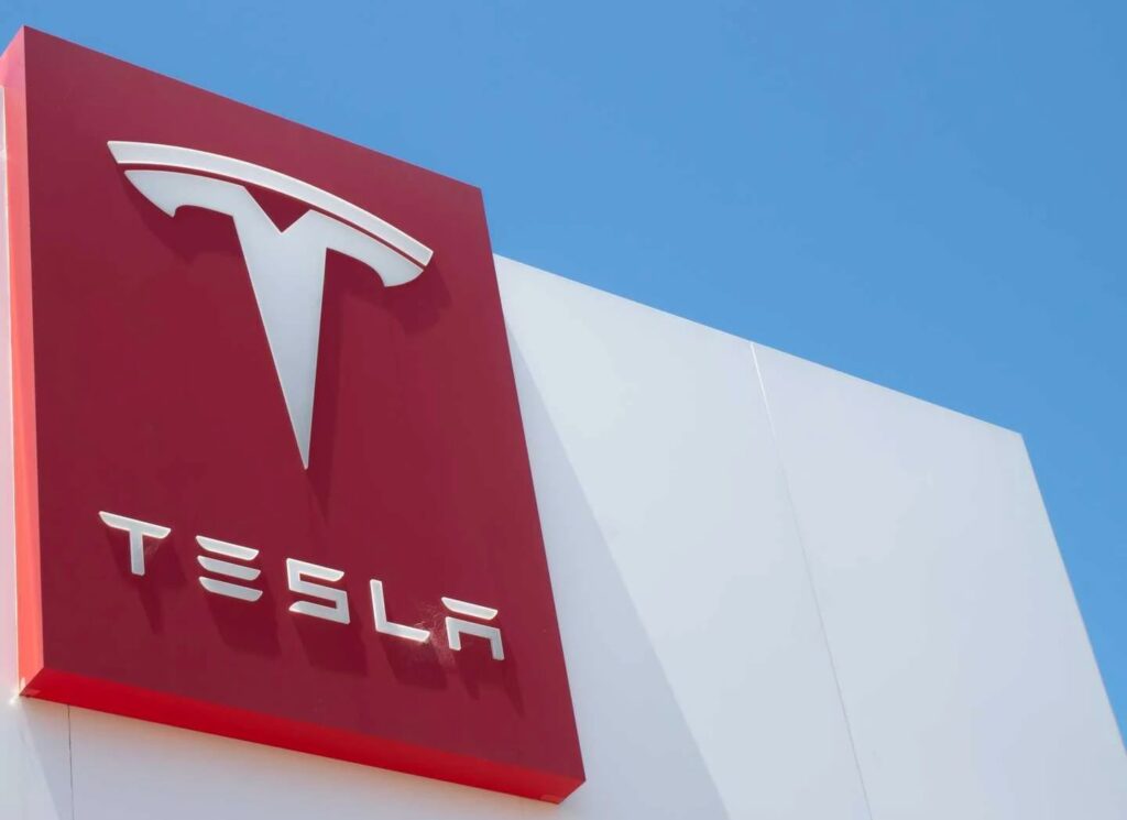 Penjualan Tesla Kuartal I 2025 Ambrol, Tapi Harga Saham Masih Naik Karena Faktor Ini