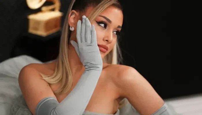 Album Baru dan Tesla Model S Terbaru Jadi Pelipur Lara Ariana Grande