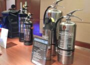 Kebakaran Mobil Listrik Sulit Dipadamkan, FAST Hadirkan APAR LFK Penakluknya