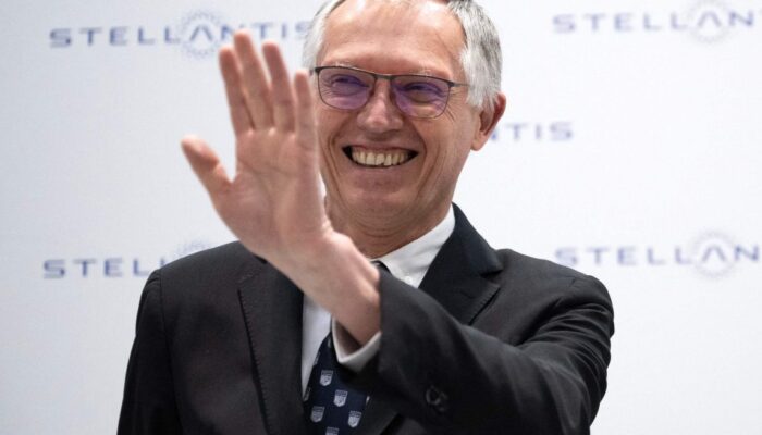 Carlos Tavares Mundur sebagai CEO Stellantis Saat Penjualan Menipis