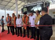 Asah Kompetensi Siswa, Hino Serahkan Truk Hino 500 Series ke SMKN Belitang III untuk Praktik