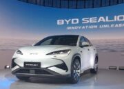 BYD Luncurkan Sealion 7 di IIMS 2025, Pesaing Tesla Model Y Berbanderol Rp 629 Juta