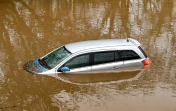 Teliti Sebelum Membeli, Ini Ciri-ciri Mobil yang Pernah Terendam Banjir