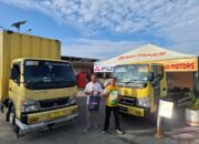 Gelar Ramadhan Berbagi Berkah, Fuso Bagikan Paket Sembako ke Sopir Truk