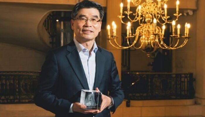 CEO Kia Song Ho-sung Raih Penghargaan Tertinggi di Autocar Awards 2025