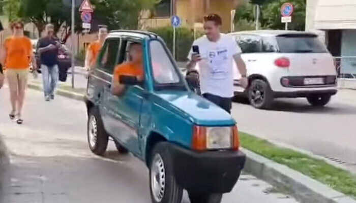 Fiat Panda Ini Jadi Mobil Tersempit di Dunia, Dibuat dari Komponen Rongsok