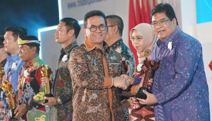 Tiga Dekade Lebih Gencar Ekspor, Toyota RI Diganjar Primaniyarta Lifetime Achievement Award