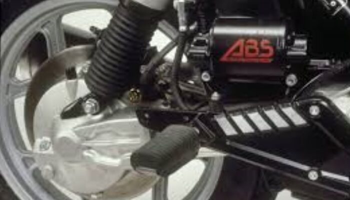 Studi Buktikan ABS Turunkan Kecelakaan Motor hingga 24 Persen, Perlu Diwajibkan