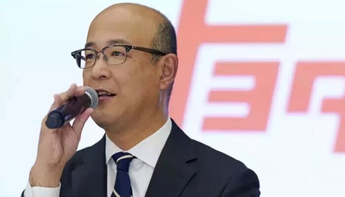 Toyota Ganti CEO di Tengah Proyeksi Laba Bersihnya Merosot