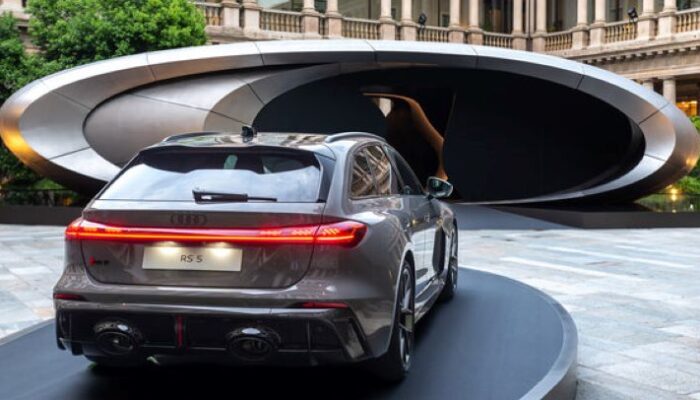 Hadir di Milan Design Week 2026, Audi Pamer Audi RS 5 PHEV dan Mobil Formula 1 R26
