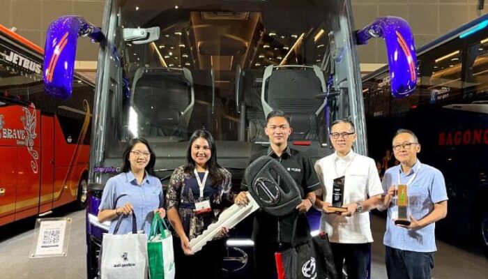 Hino Serahkan Unit Bus RM 280 ABS, Begini Testimoni Pemilik PO PHD Trans