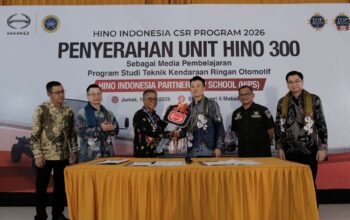 Pertajam Kualitas Pendidikan Vokasi, Hino Serahkan Truk Hino 300 ke SMKN 5 Makassar,